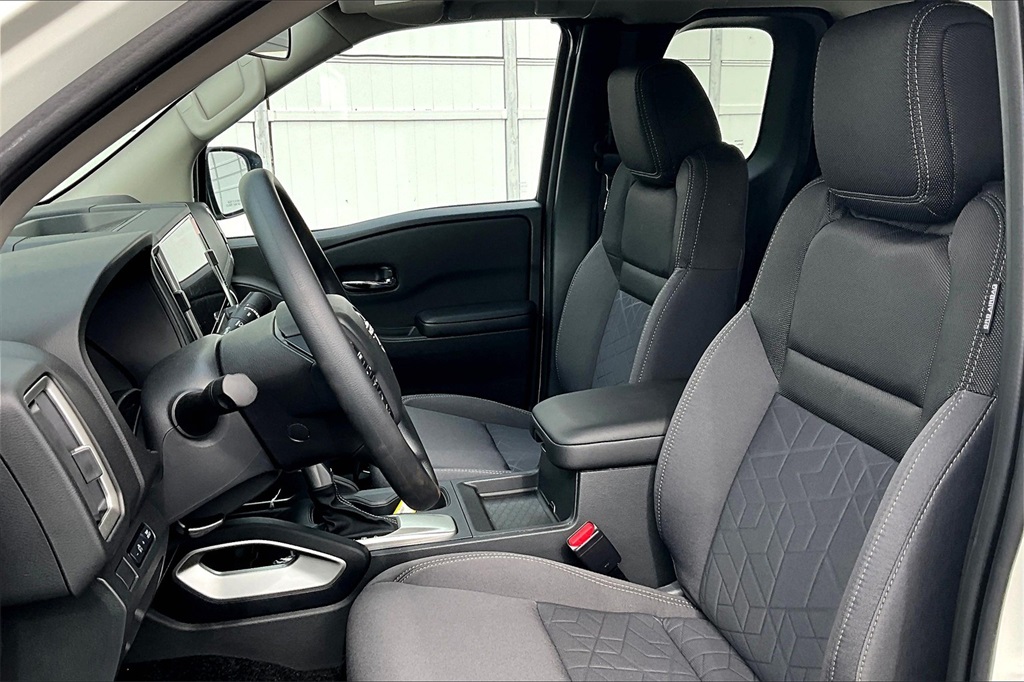 2025 Nissan Frontier SV - Photo 10