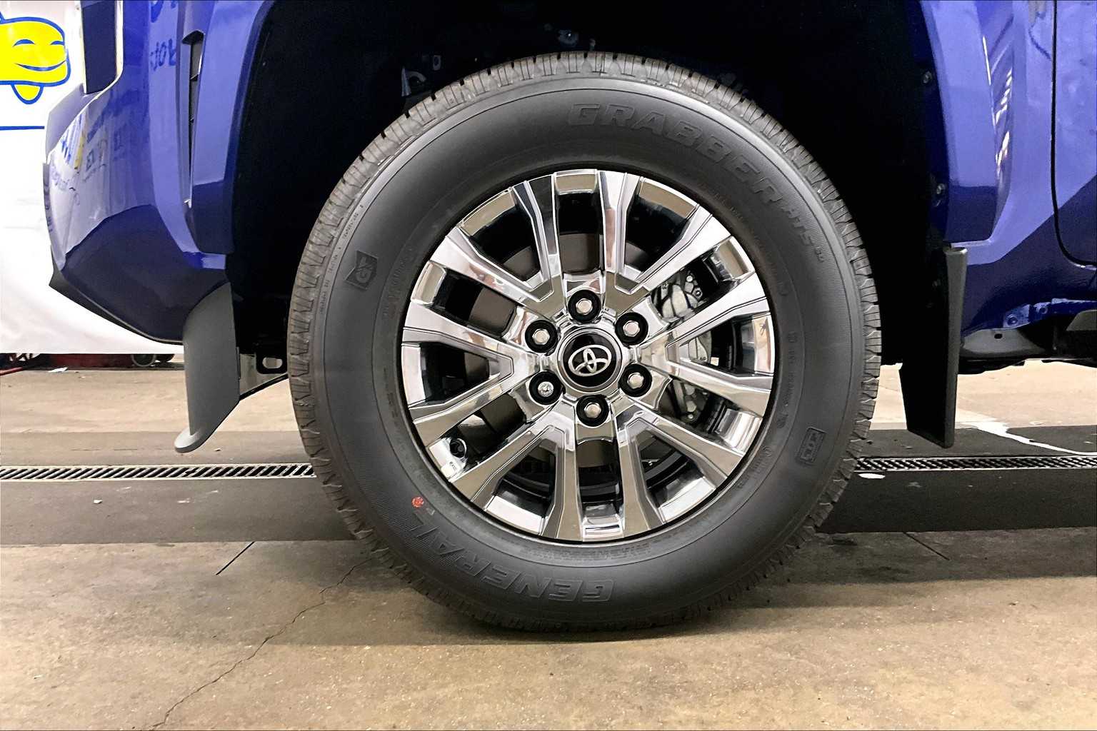 2025 Toyota Tacoma Limited Hybrid - Photo 8