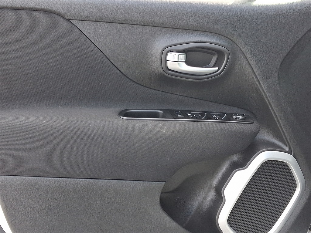 2021 Jeep Renegade Latitude - Photo 13