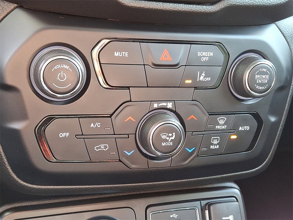 2021 Jeep Renegade Latitude - Photo 16