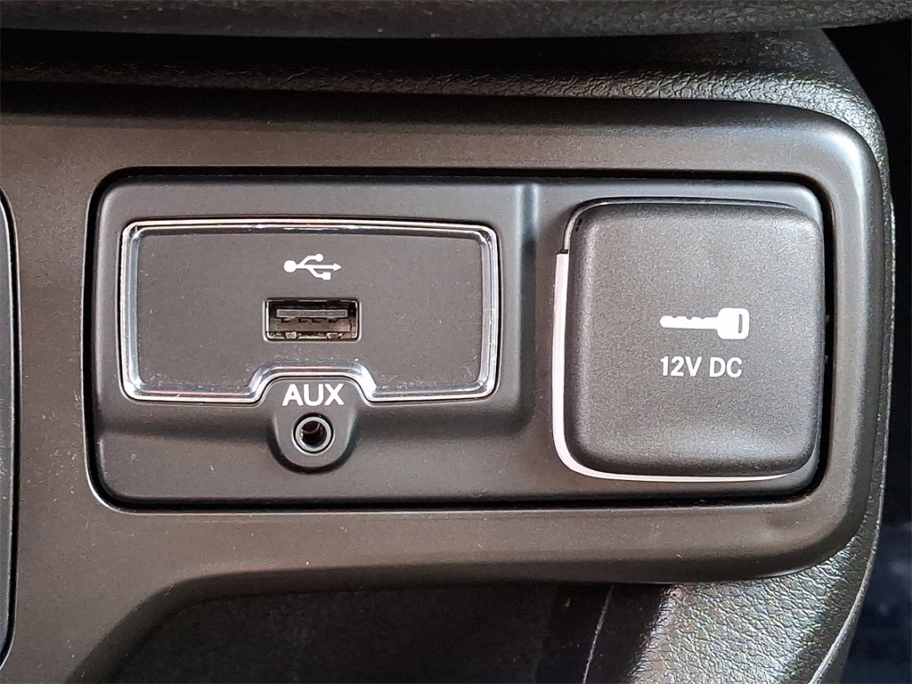 2021 Jeep Renegade Latitude - Photo 24