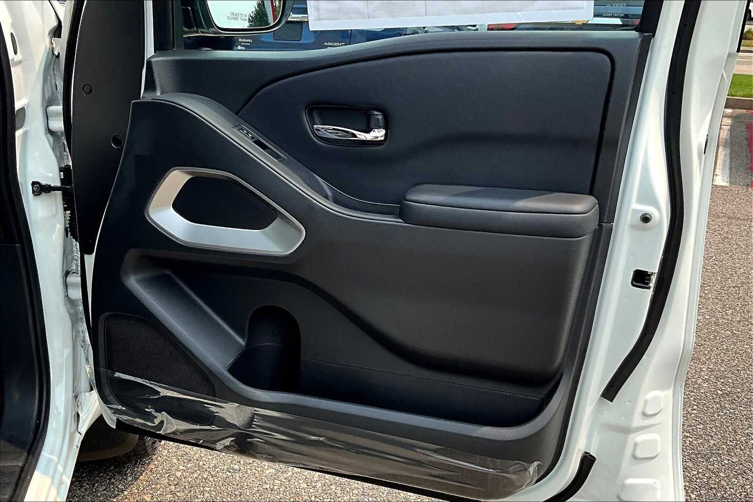 2025 Nissan Frontier SV - Photo 12