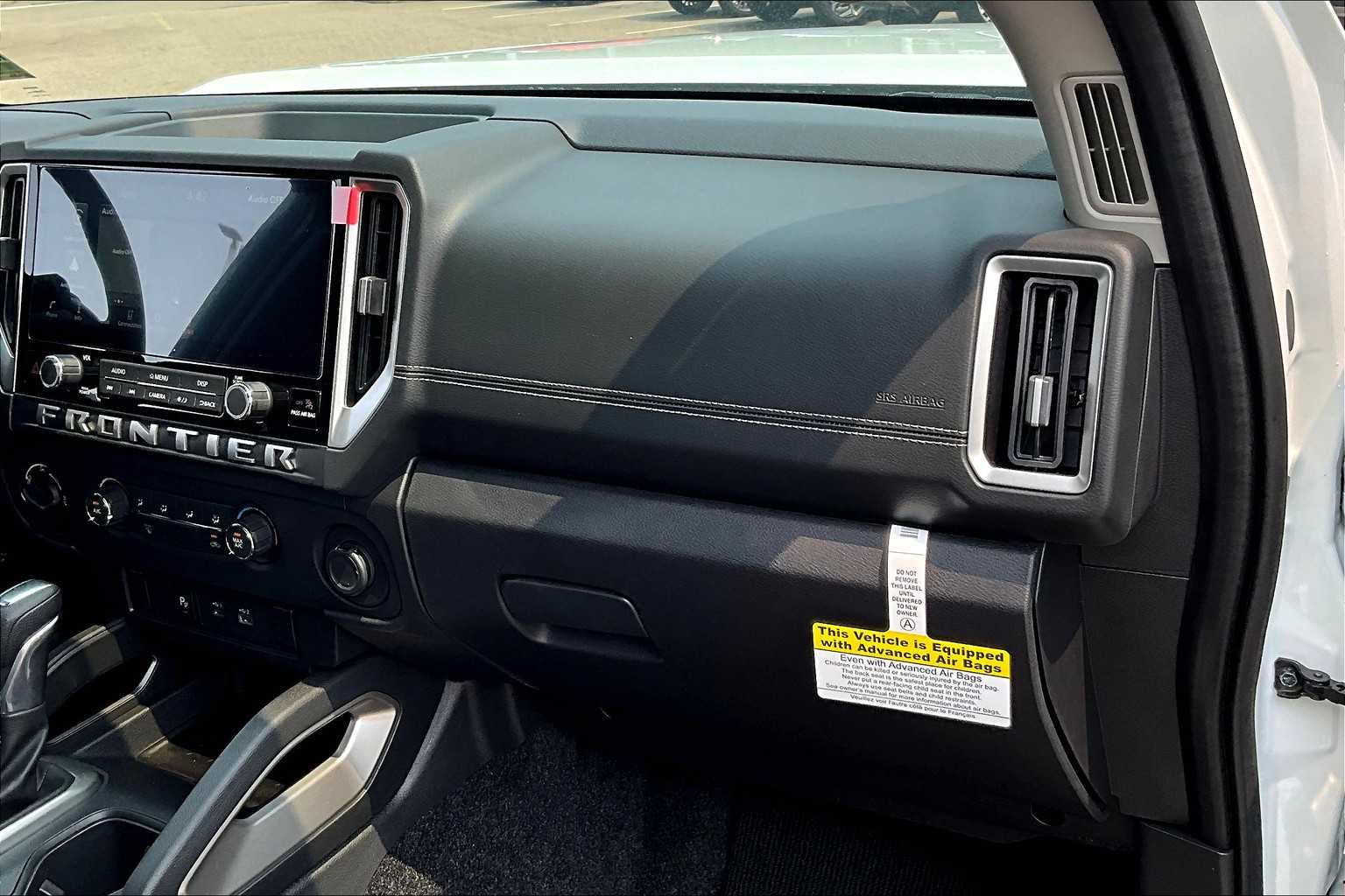 2025 Nissan Frontier SV - Photo 13
