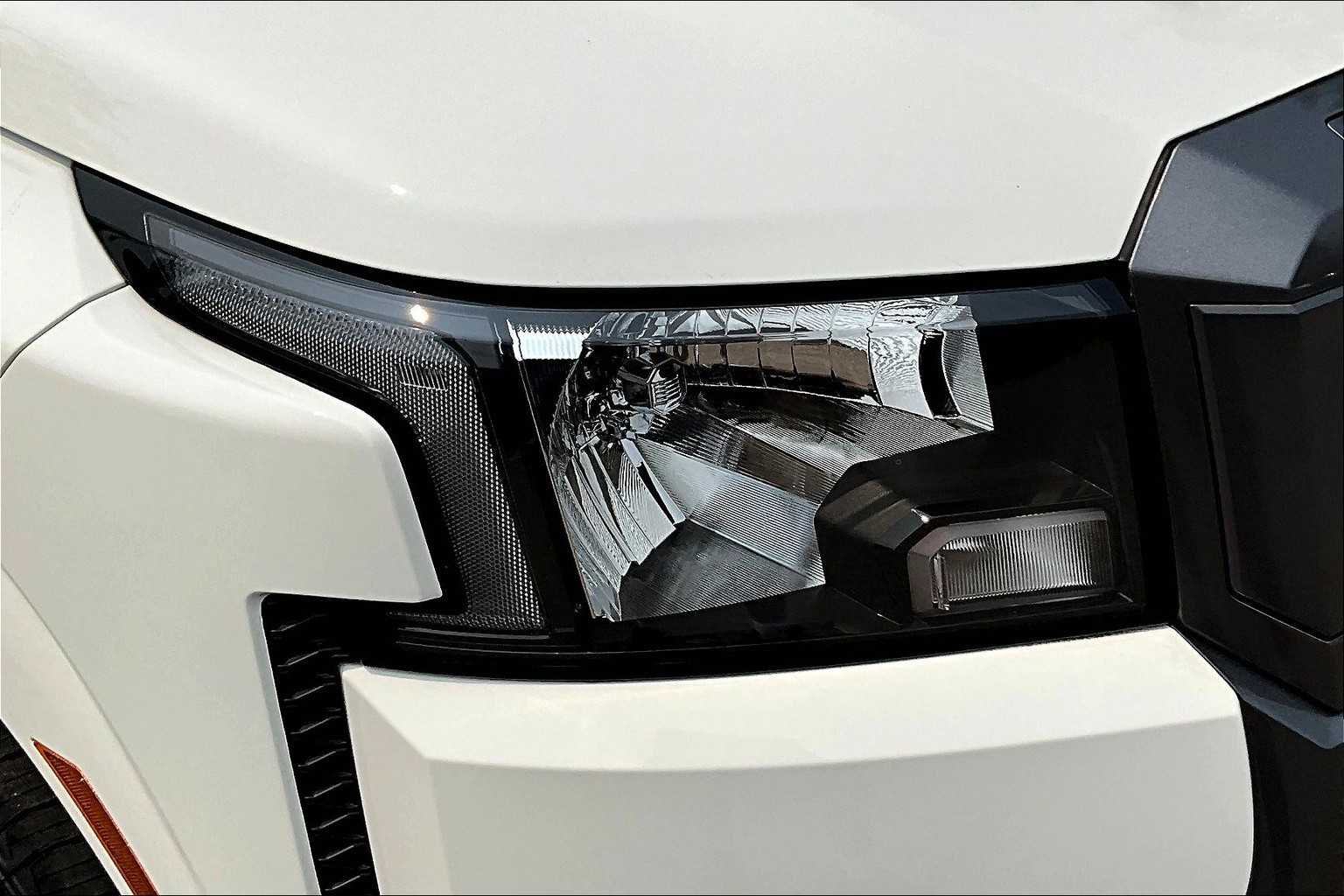 2025 Nissan Frontier SV - Photo 32