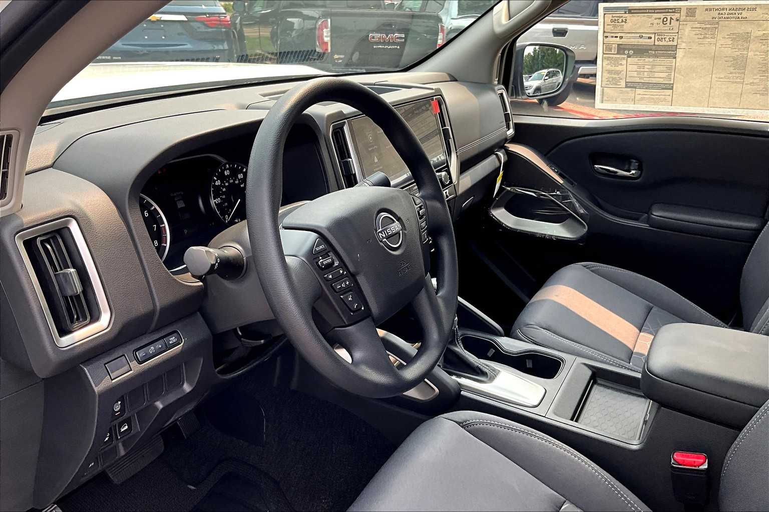 2025 Nissan Frontier SV - Photo 8