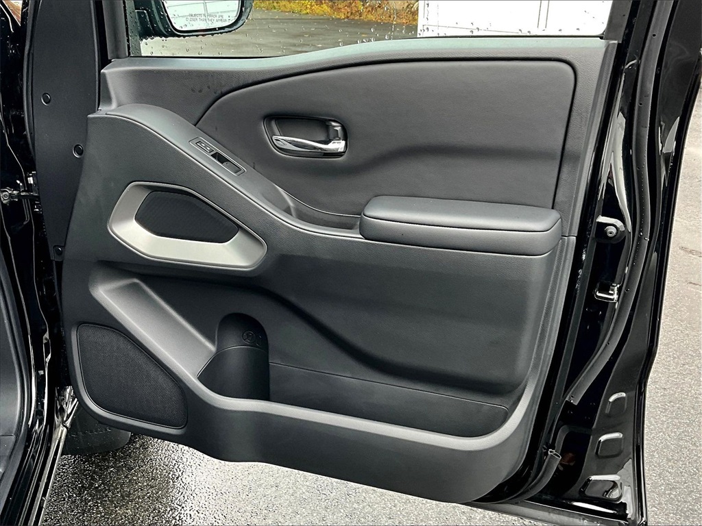 2025 Nissan Frontier SV - Photo 12