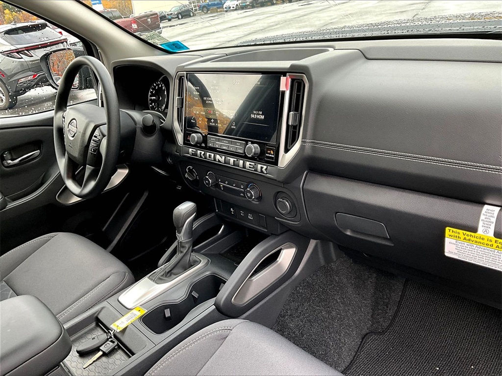 2025 Nissan Frontier SV - Photo 14