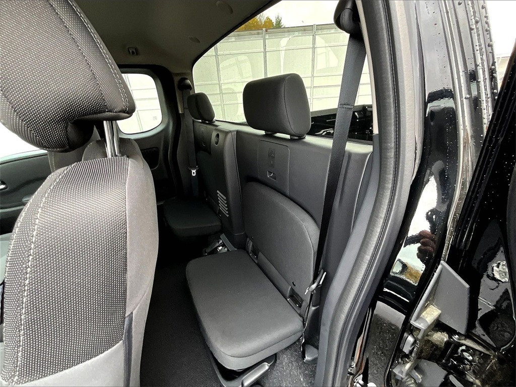 2025 Nissan Frontier SV - Photo 15