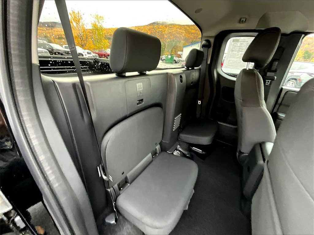 2025 Nissan Frontier SV - Photo 16