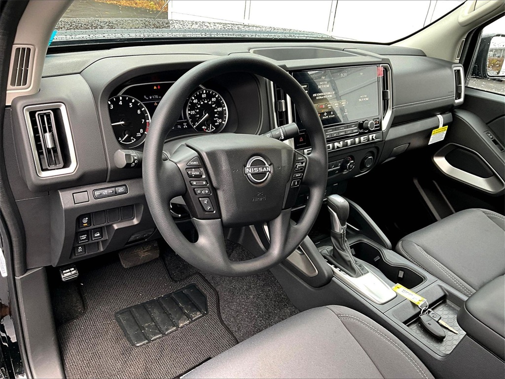 2025 Nissan Frontier SV - Photo 8