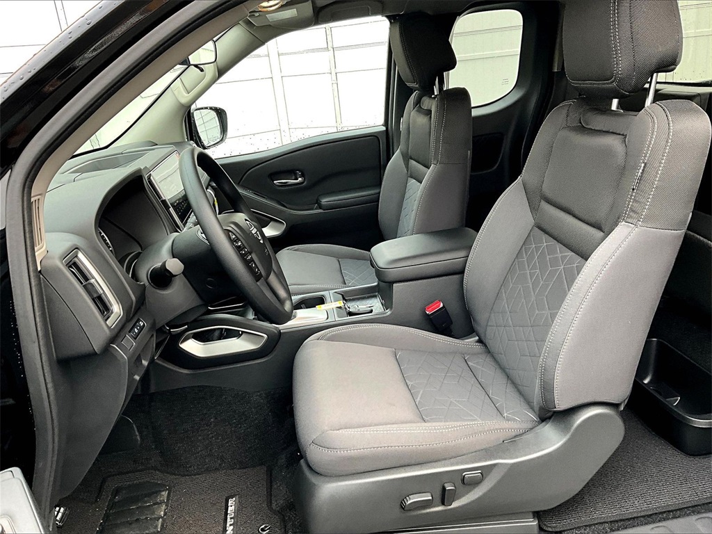 2025 Nissan Frontier SV - Photo 10