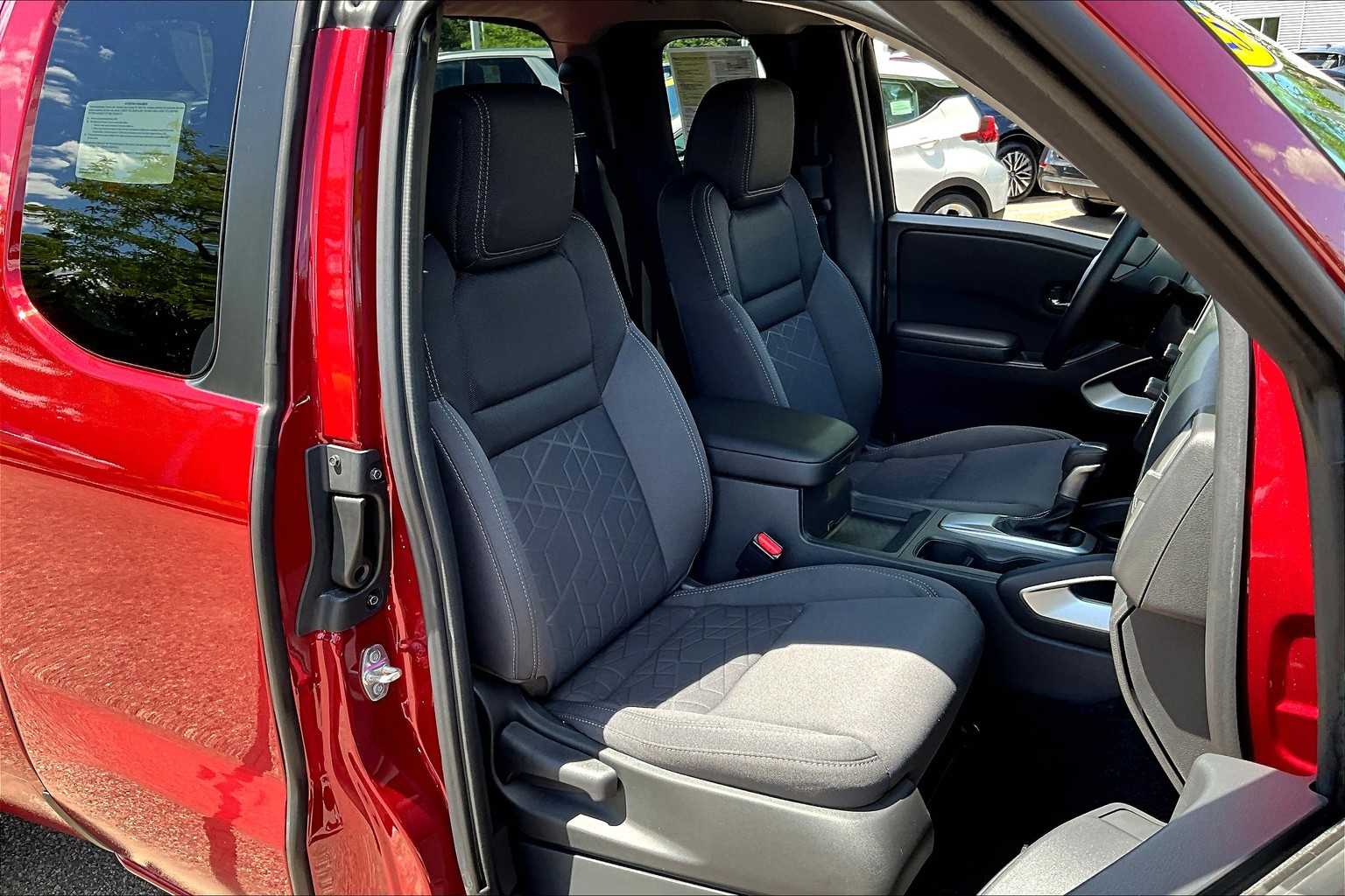 2025 Nissan Frontier SV - Photo 11