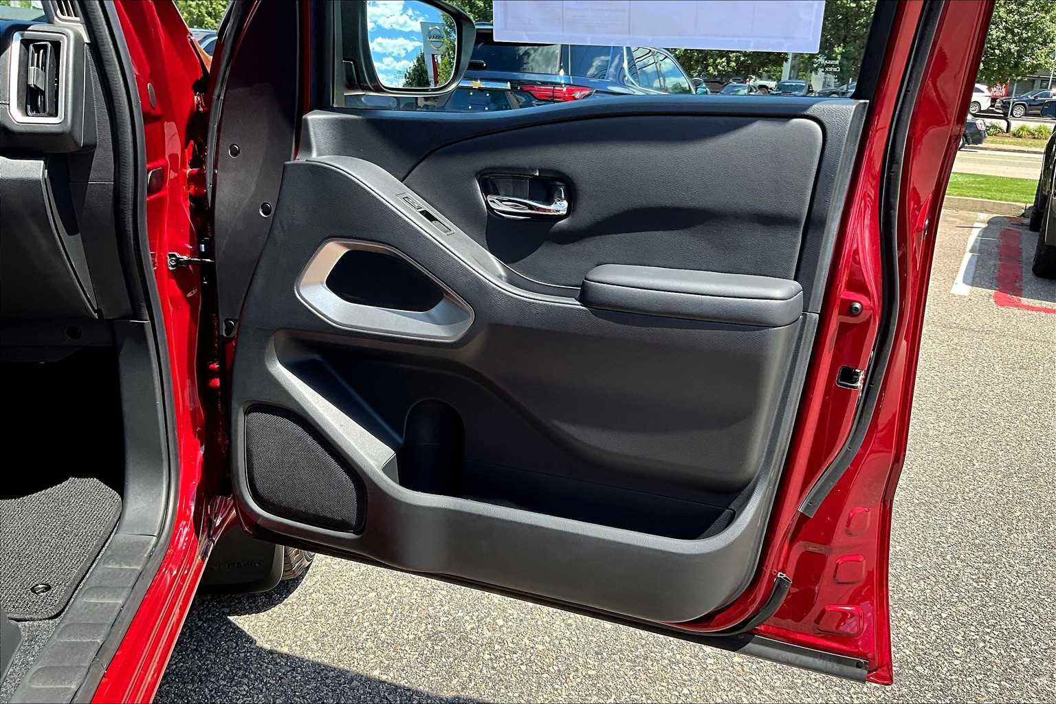 2025 Nissan Frontier SV - Photo 12