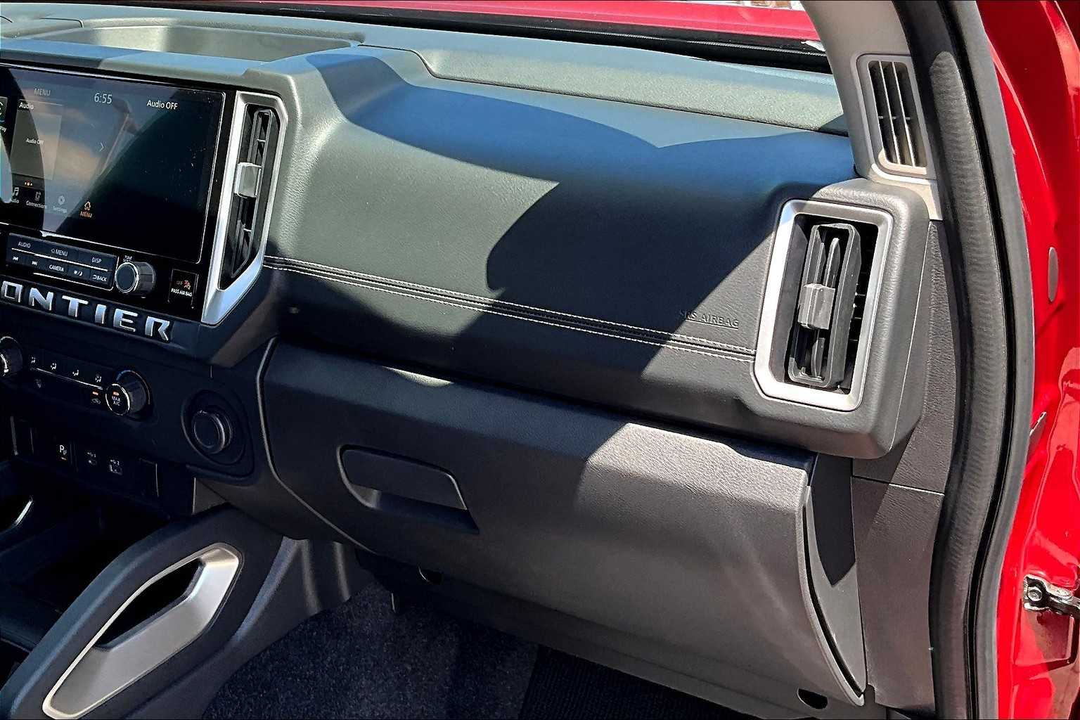 2025 Nissan Frontier SV - Photo 13