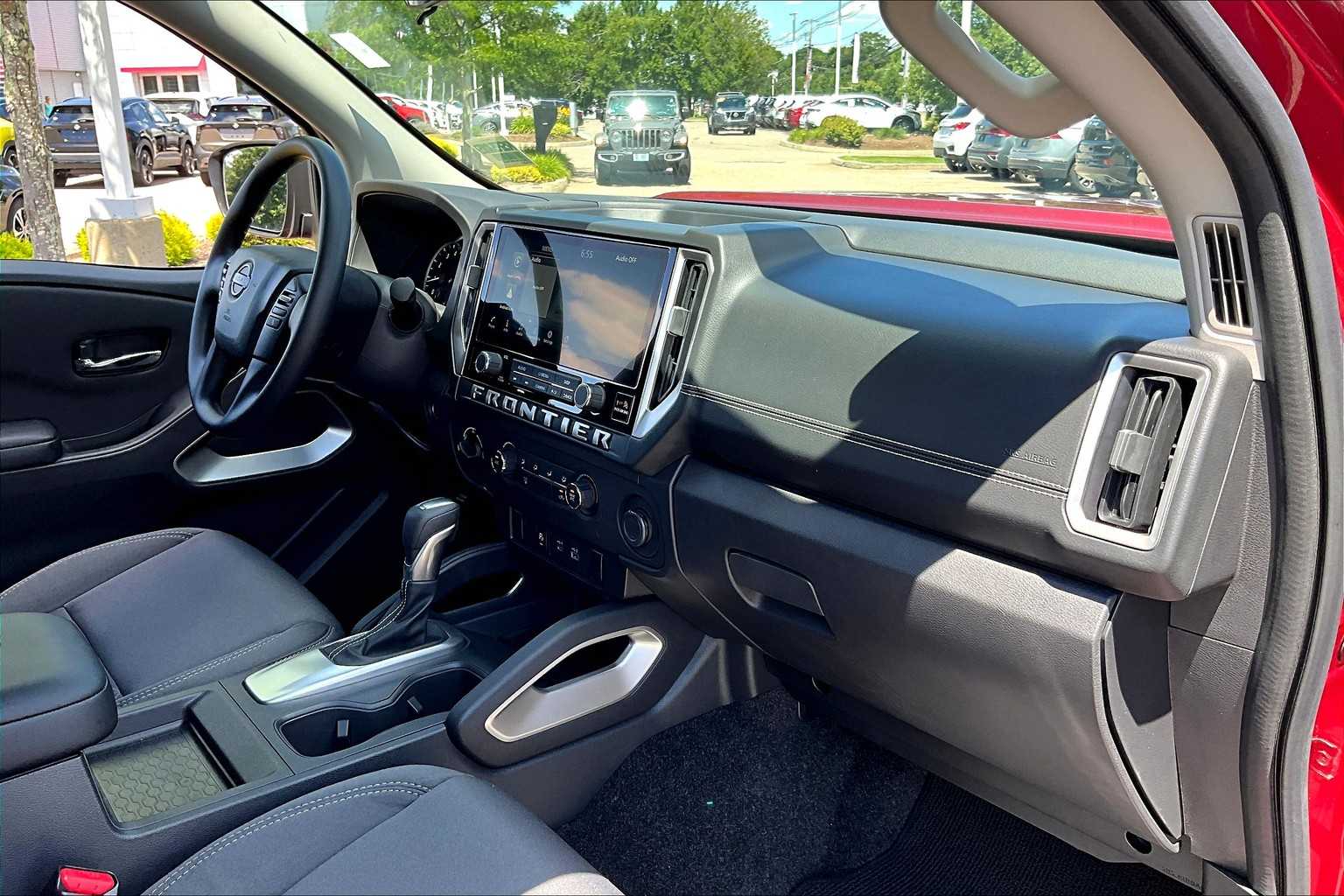 2025 Nissan Frontier SV - Photo 14