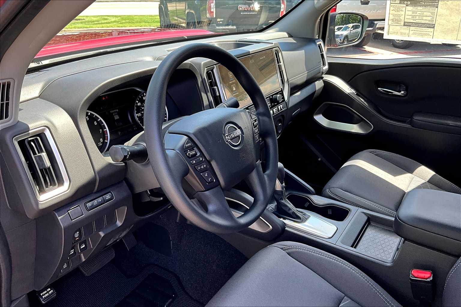 2025 Nissan Frontier SV - Photo 8