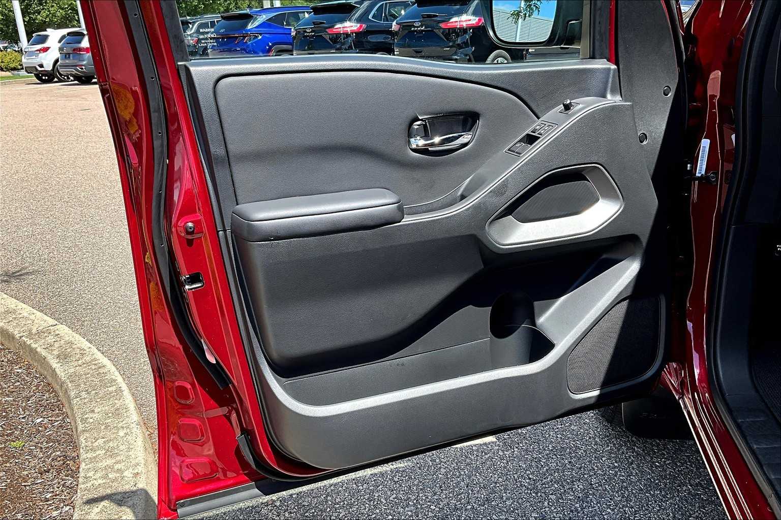 2025 Nissan Frontier SV - Photo 9