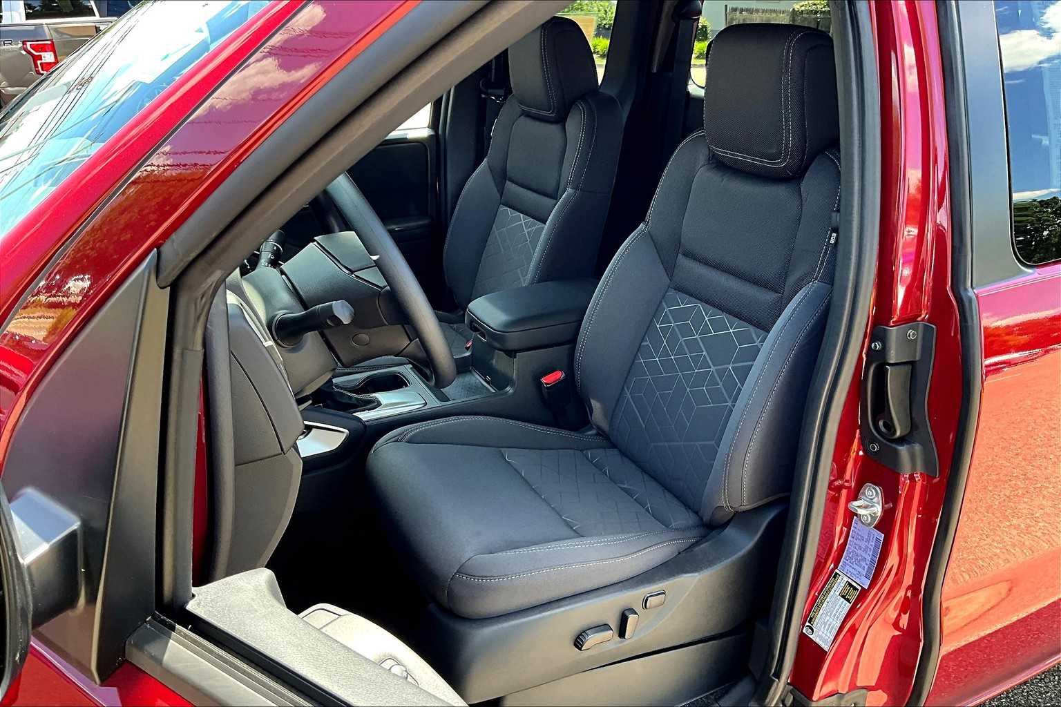 2025 Nissan Frontier SV - Photo 10