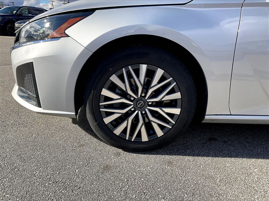 2023 Nissan Altima 2.5 SV - Photo 7