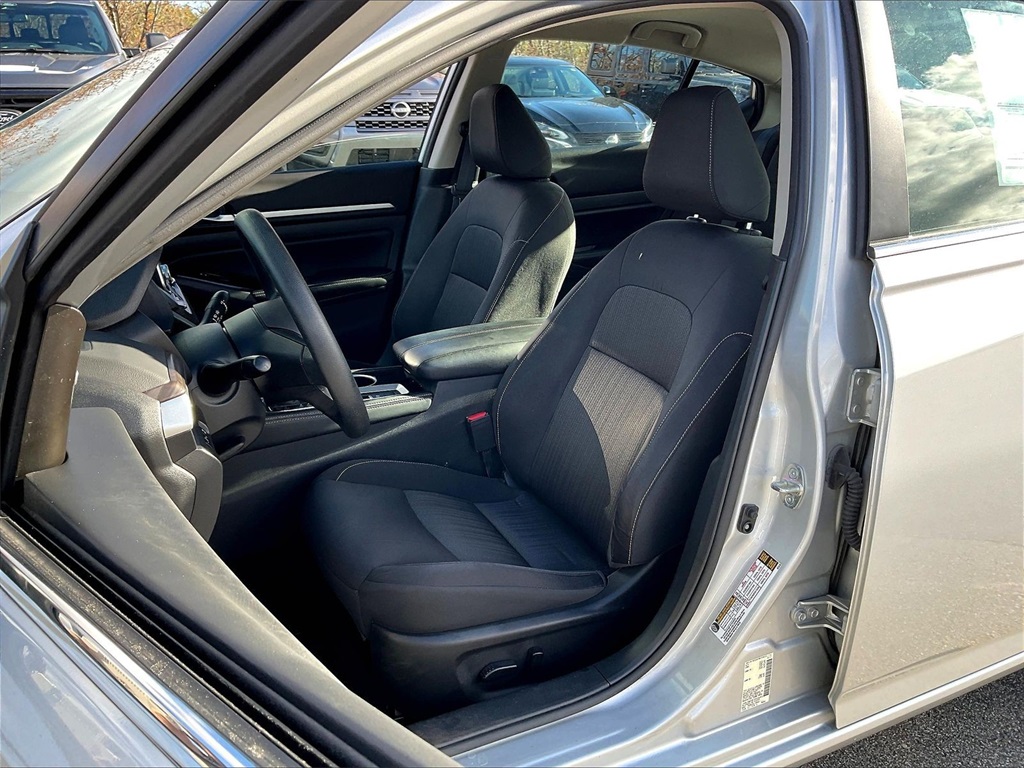 2023 Nissan Altima 2.5 SV - Photo 9