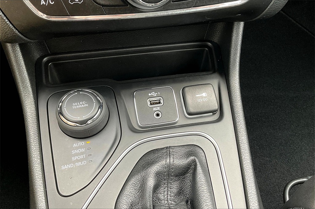 2021 Jeep Cherokee Latitude Plus - Photo 12