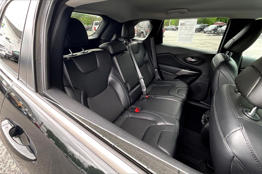 2021 Jeep Cherokee Latitude Plus - Photo 19
