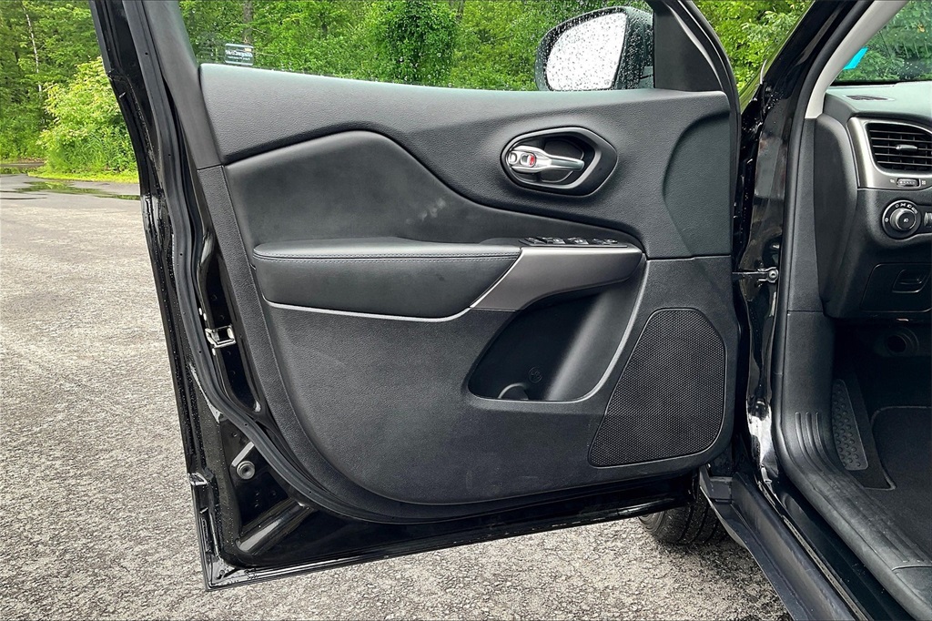 2021 Jeep Cherokee Latitude Plus - Photo 9