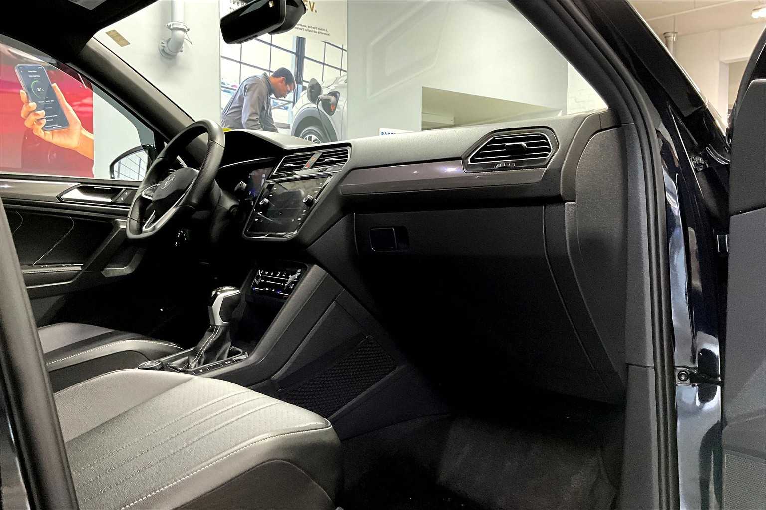2022 Volkswagen Tiguan SE R-Line Black - Photo 14