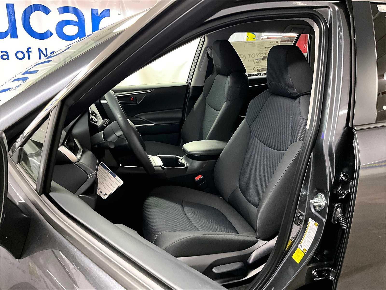 2025 Toyota RAV4 Hybrid LE - Photo 11