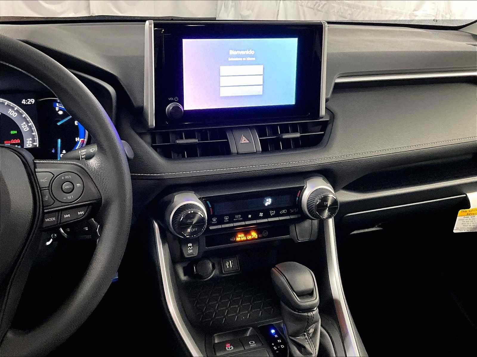 2025 Toyota RAV4 Hybrid LE - Photo 13