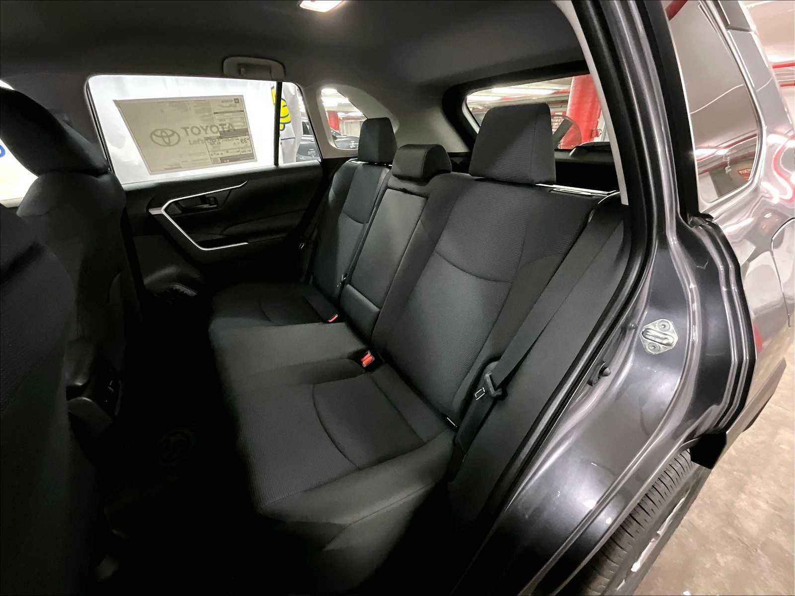 2025 Toyota RAV4 Hybrid LE - Photo 15