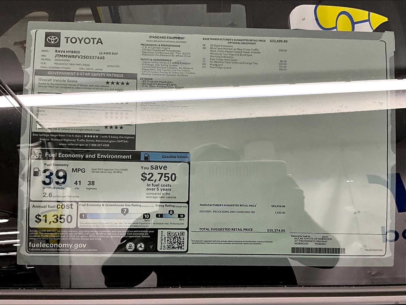 2025 Toyota RAV4 Hybrid LE - Photo 18