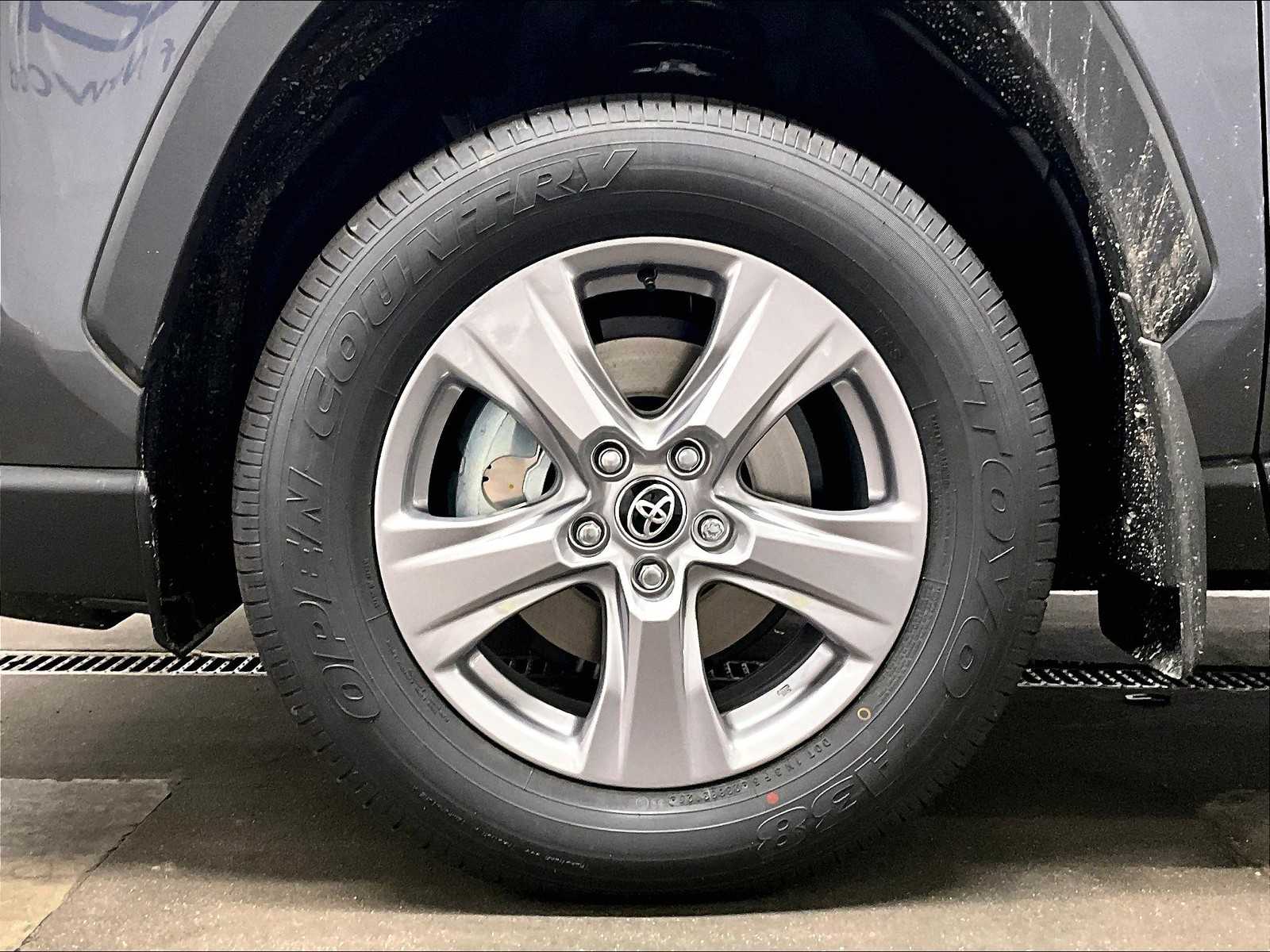 2025 Toyota RAV4 Hybrid LE - Photo 8