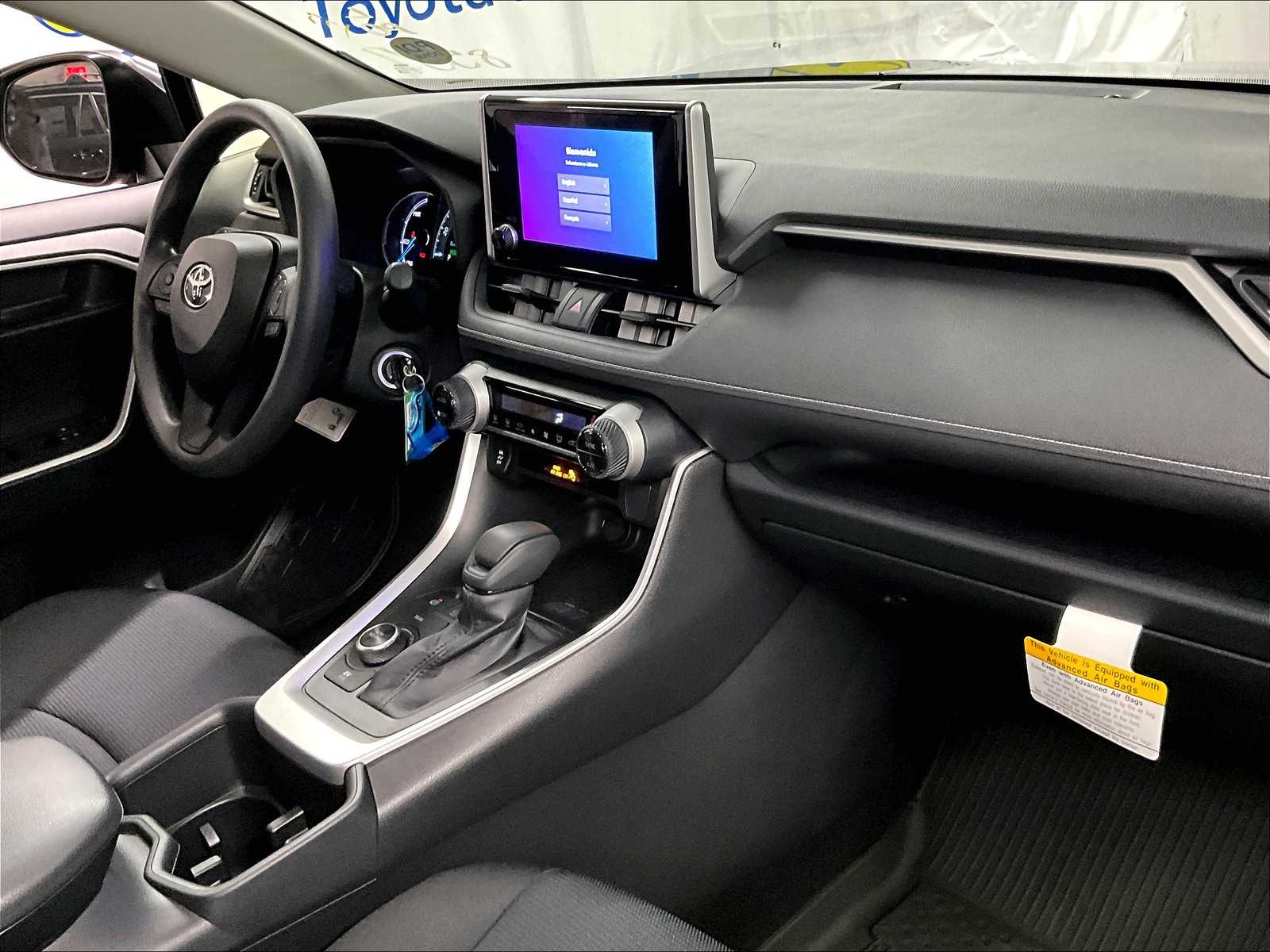 2025 Toyota RAV4 Hybrid LE - Photo 10