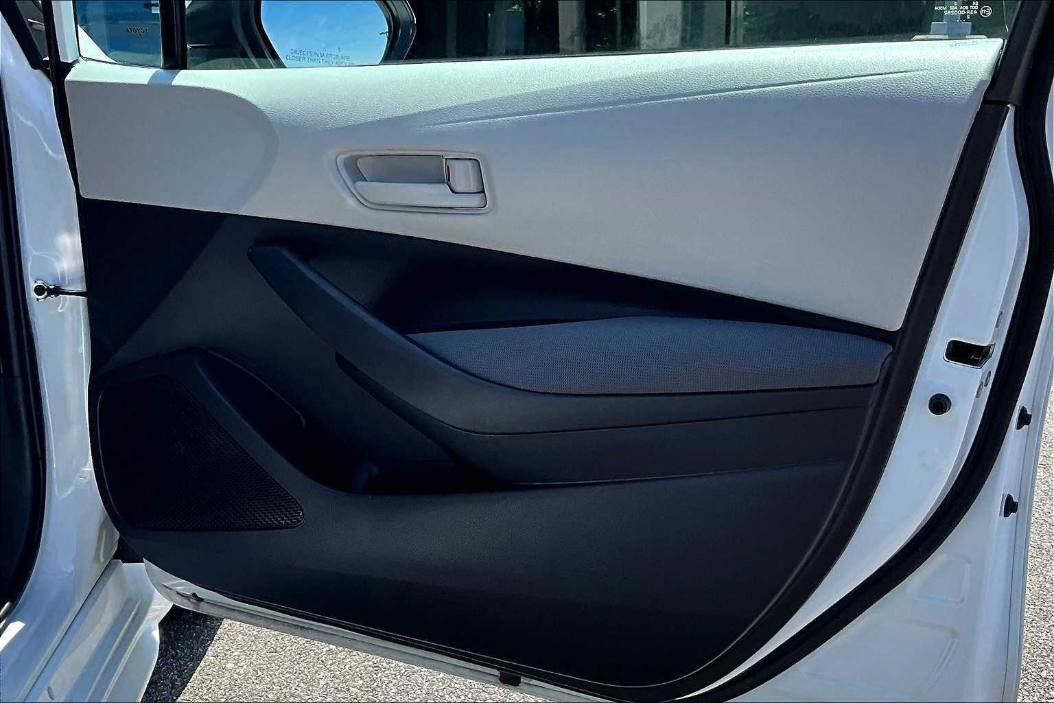2022 Toyota Corolla LE - Photo 12