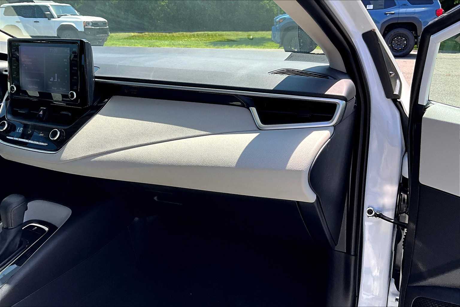 2022 Toyota Corolla LE - Photo 13