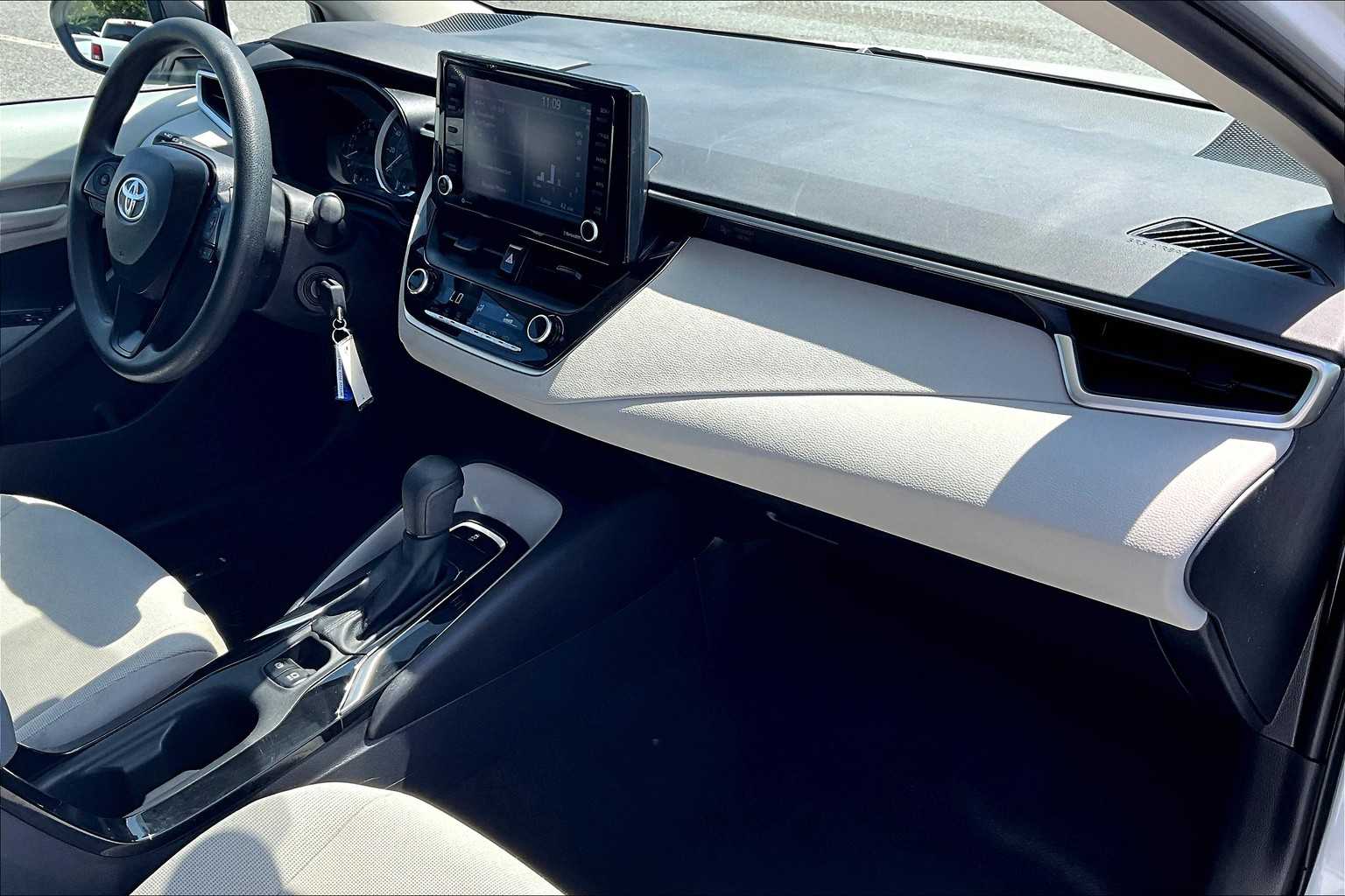 2022 Toyota Corolla LE - Photo 14