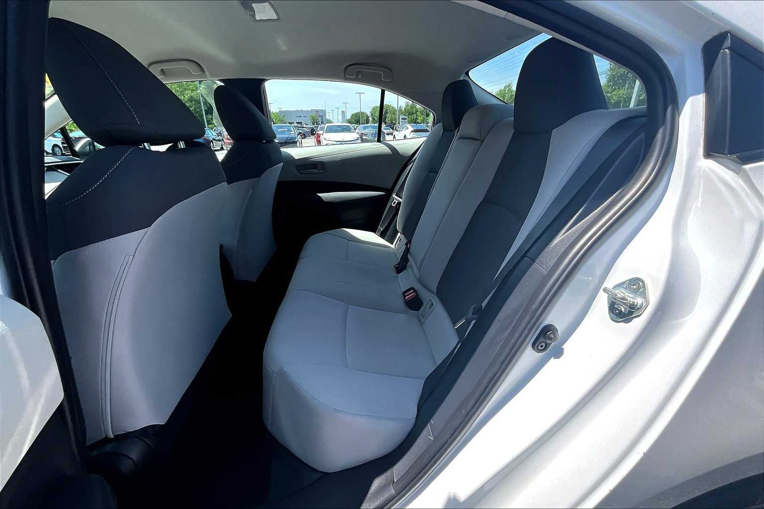 2022 Toyota Corolla LE - Photo 15