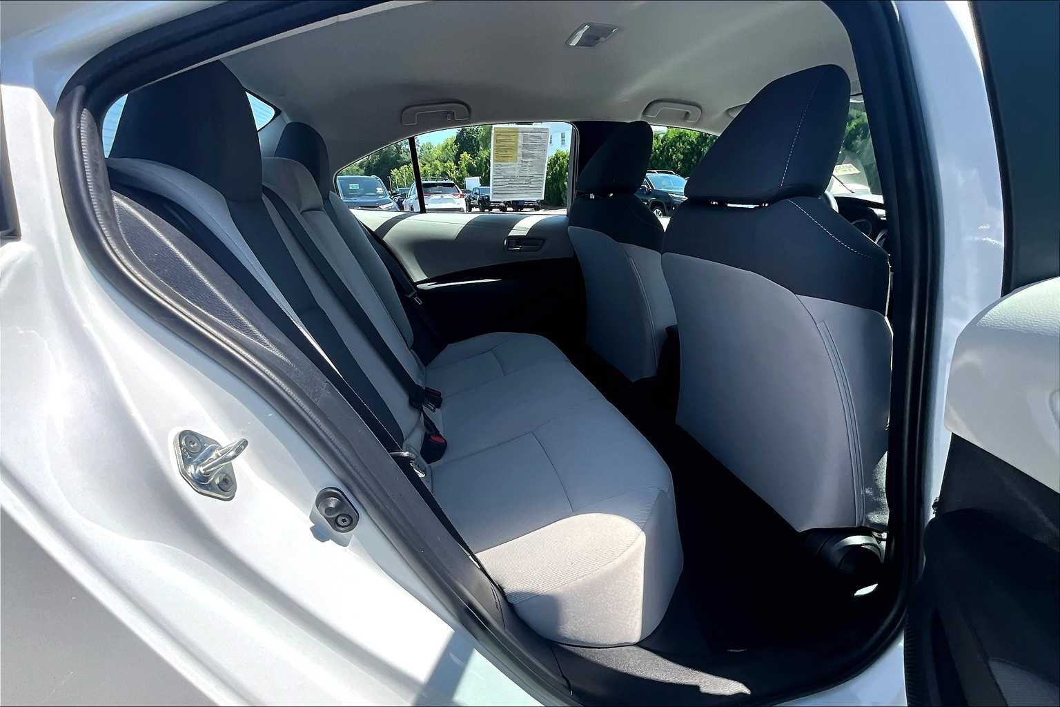 2022 Toyota Corolla LE - Photo 16
