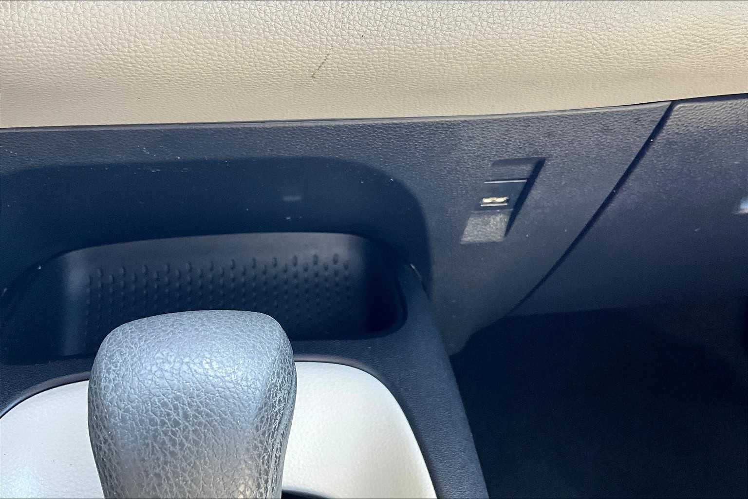 2022 Toyota Corolla LE - Photo 27