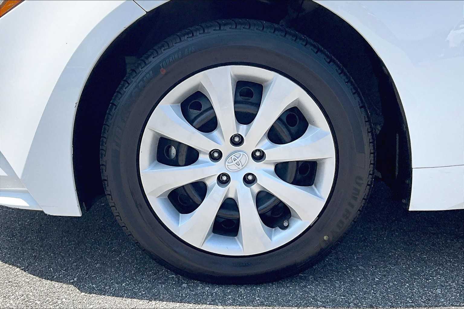 2022 Toyota Corolla LE - Photo 7