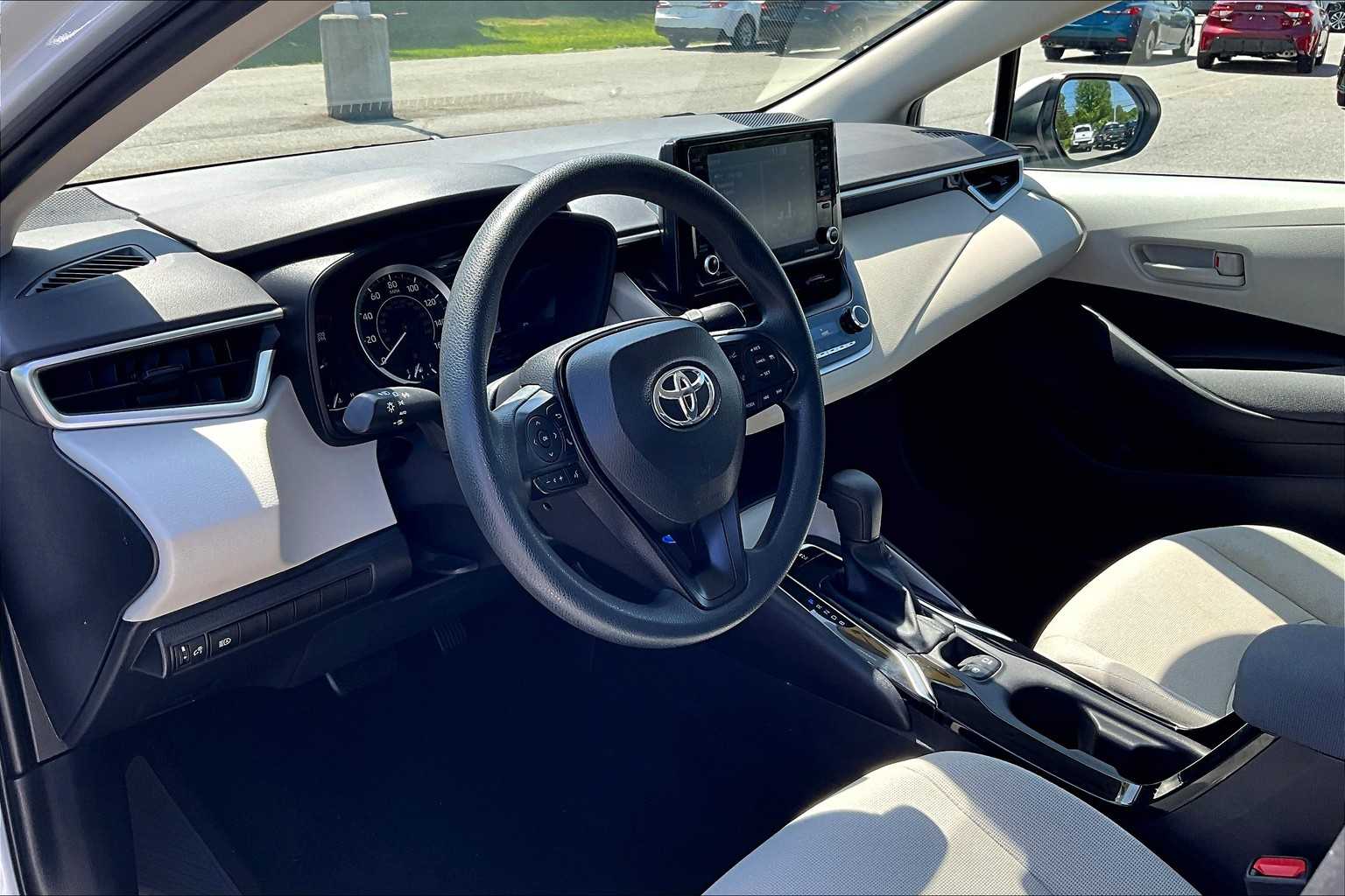 2022 Toyota Corolla LE - Photo 8