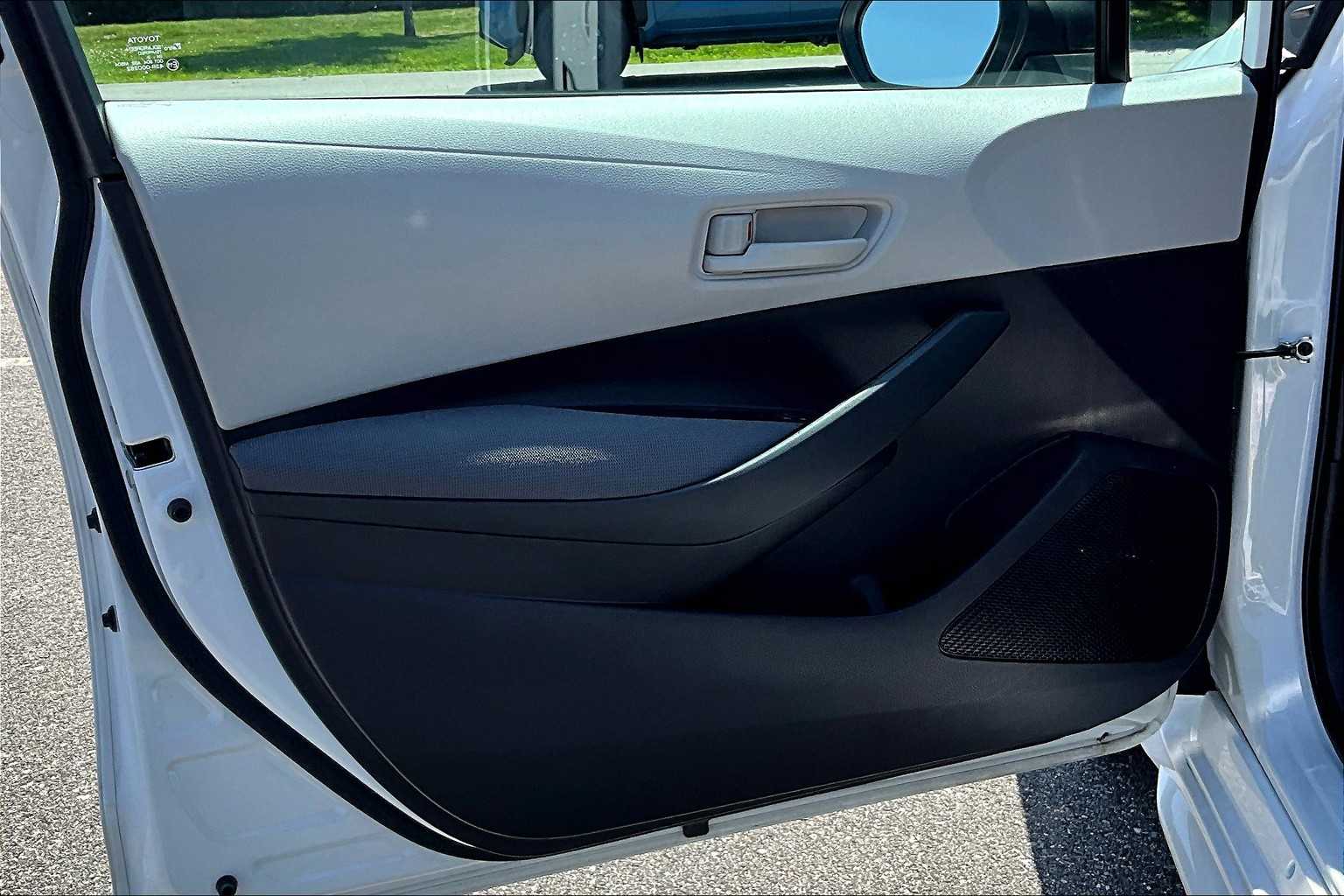 2022 Toyota Corolla LE - Photo 9