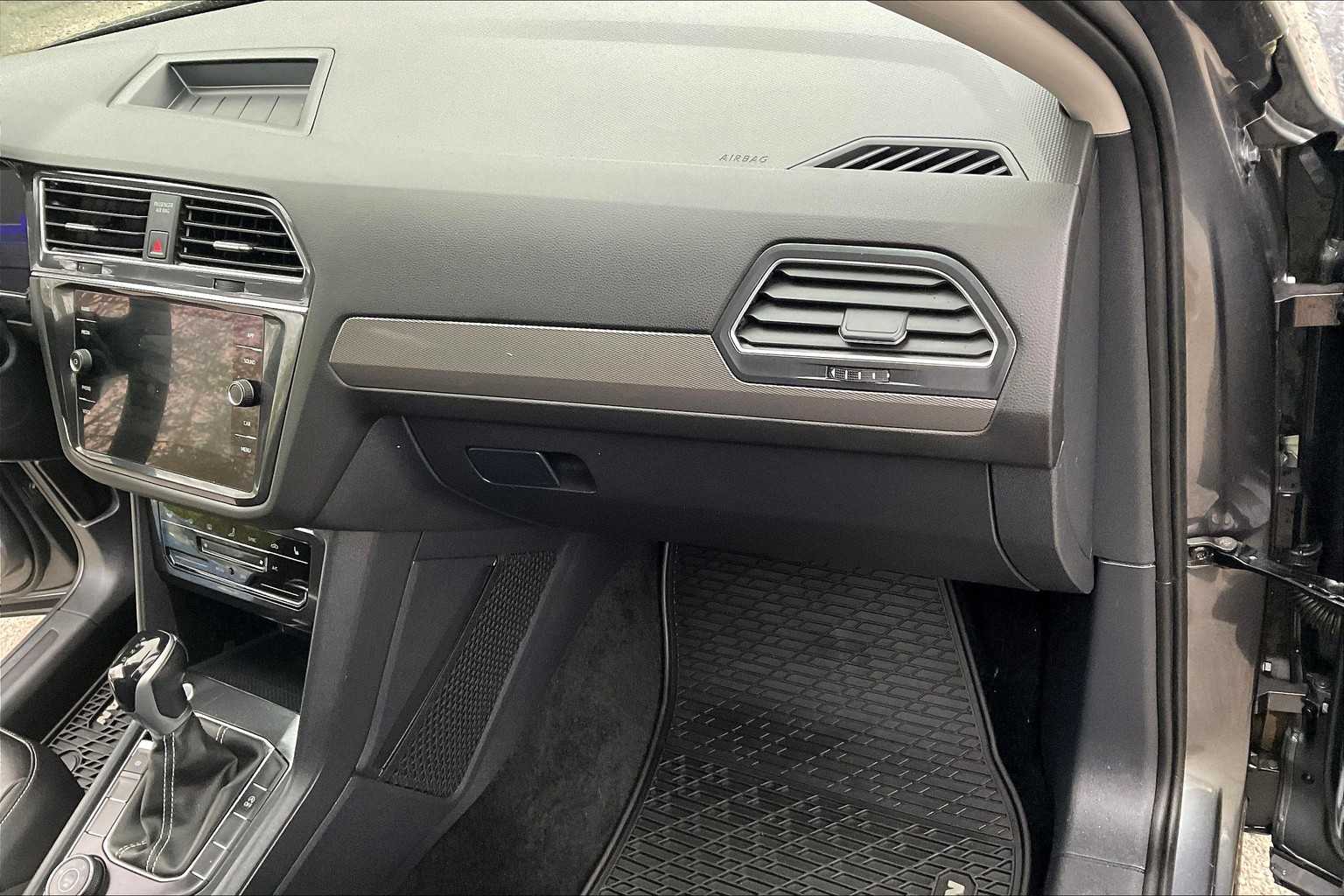 2022 Volkswagen Tiguan SE - Photo 13