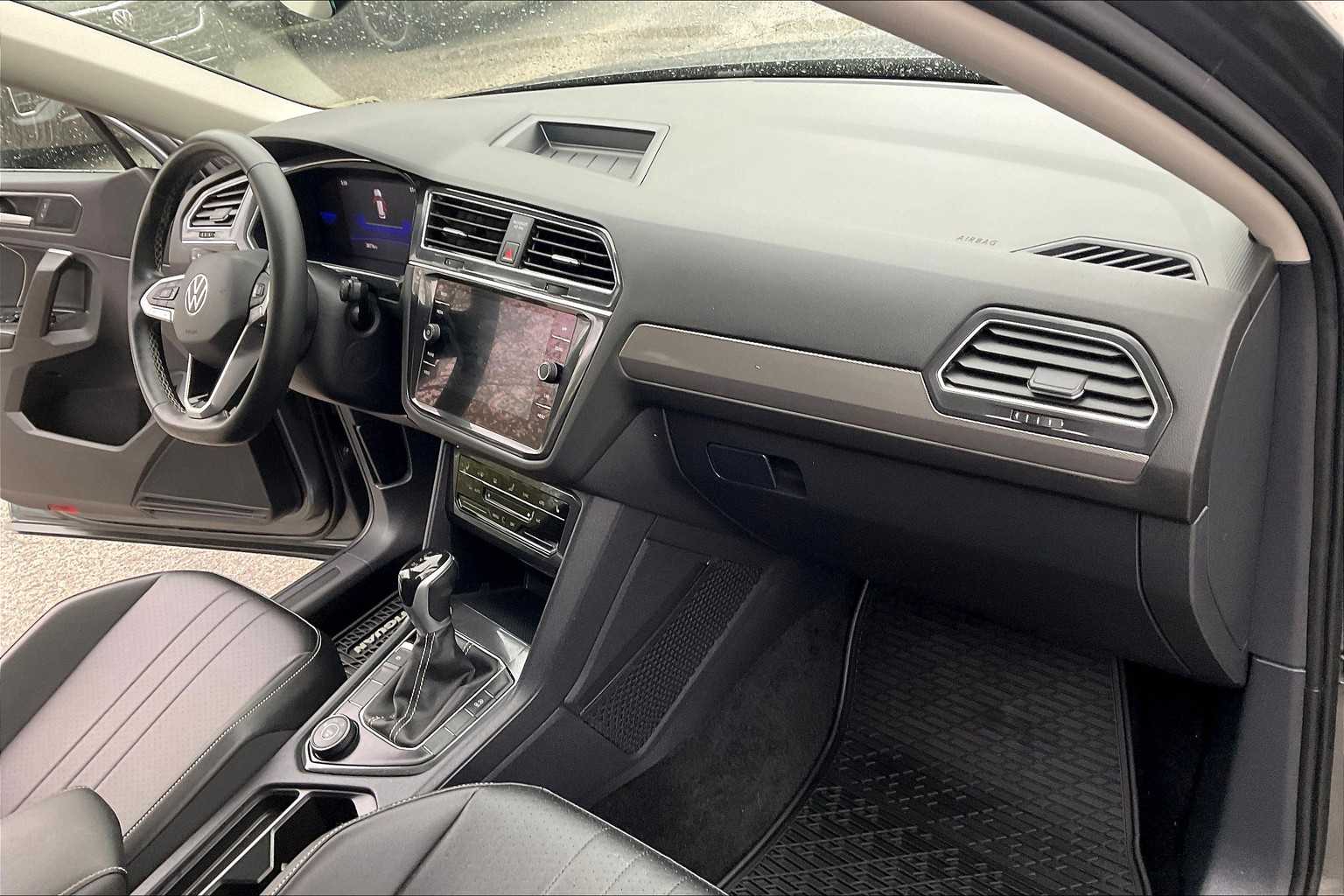 2022 Volkswagen Tiguan SE - Photo 14