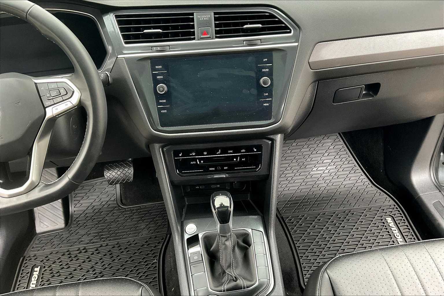 2022 Volkswagen Tiguan SE - Photo 18