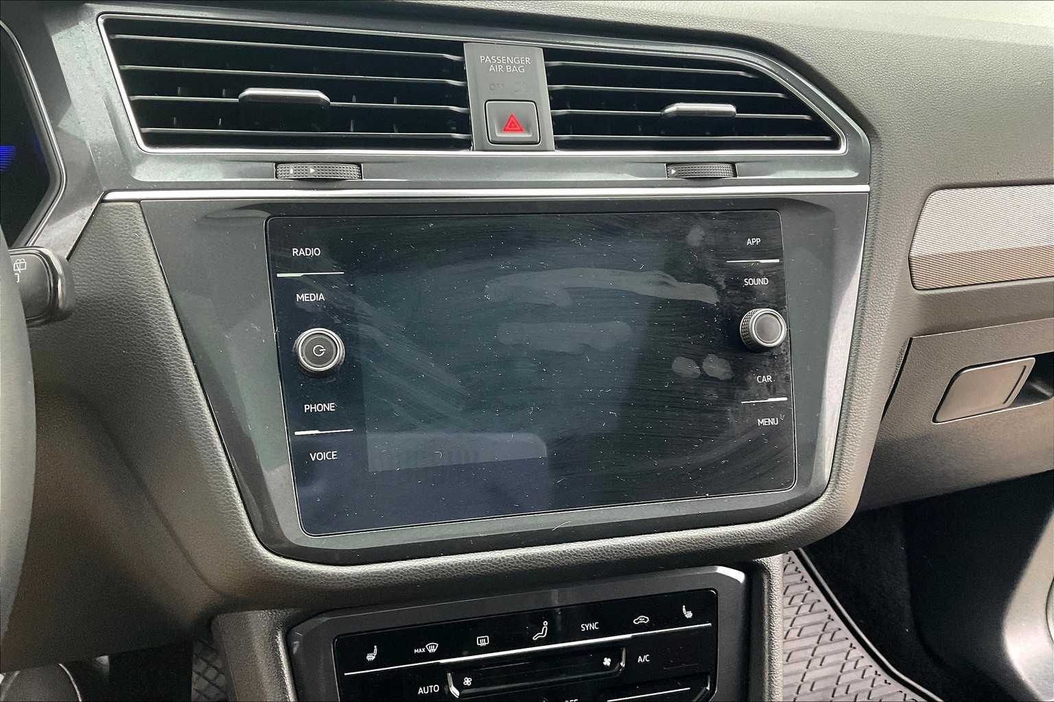 2022 Volkswagen Tiguan SE - Photo 19