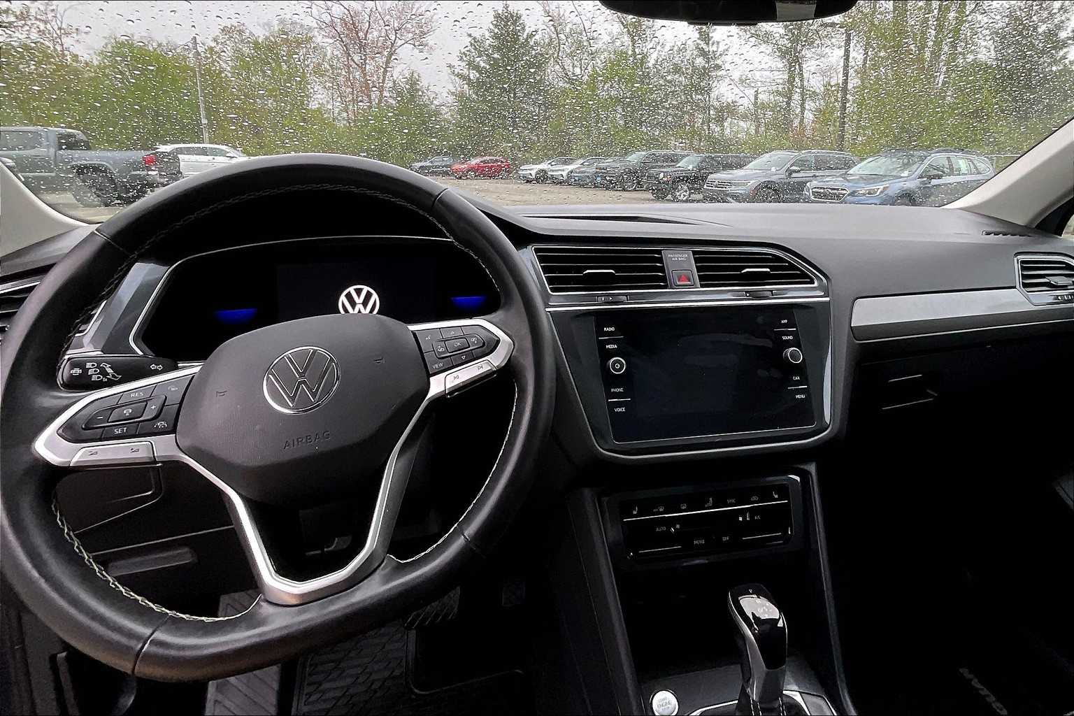 2022 Volkswagen Tiguan SE - Photo 21