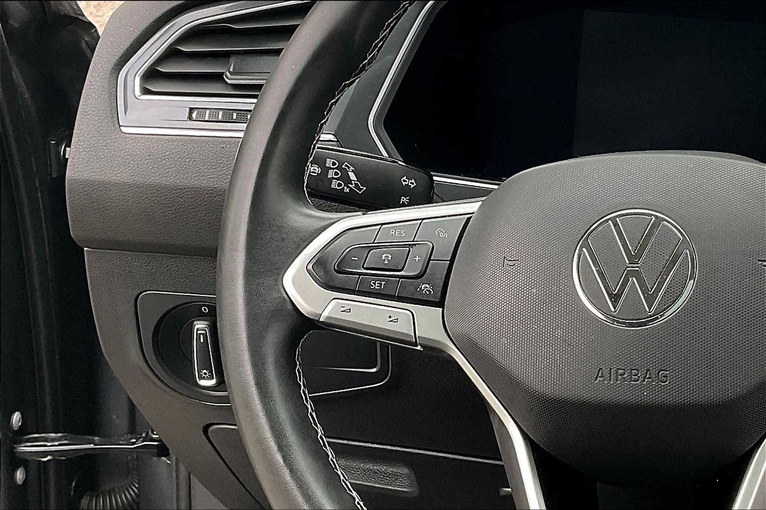 2022 Volkswagen Tiguan SE - Photo 23