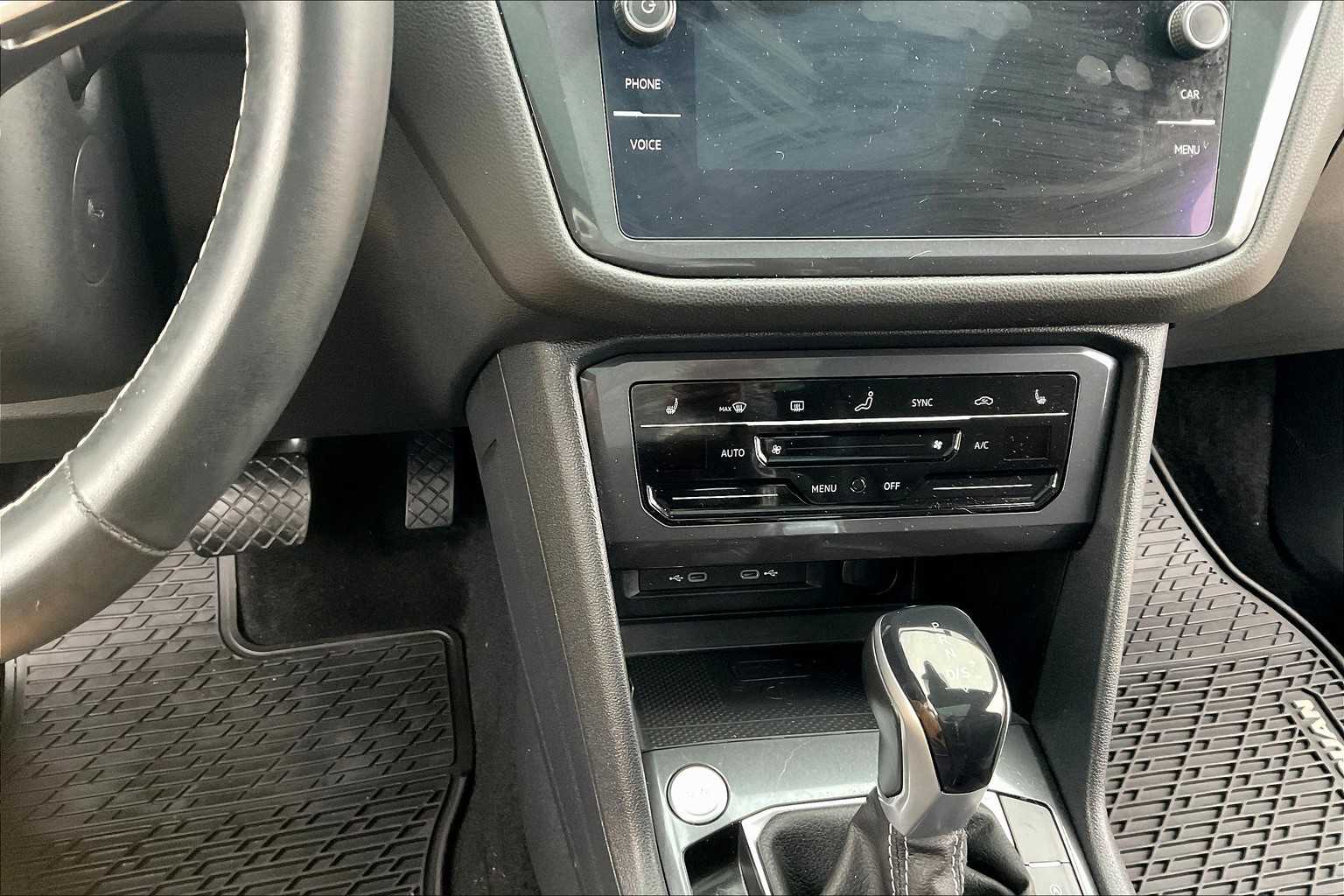 2022 Volkswagen Tiguan SE - Photo 26